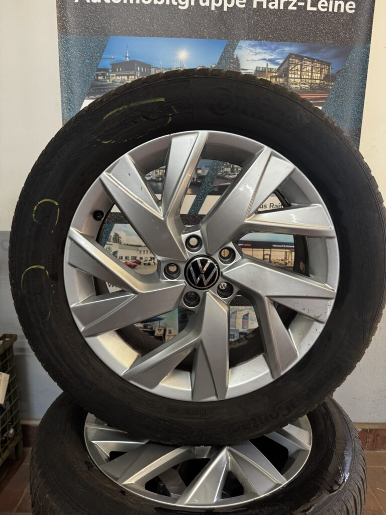 VW Tiguan Allwetterkomplettradsatz 18 Zoll Alu